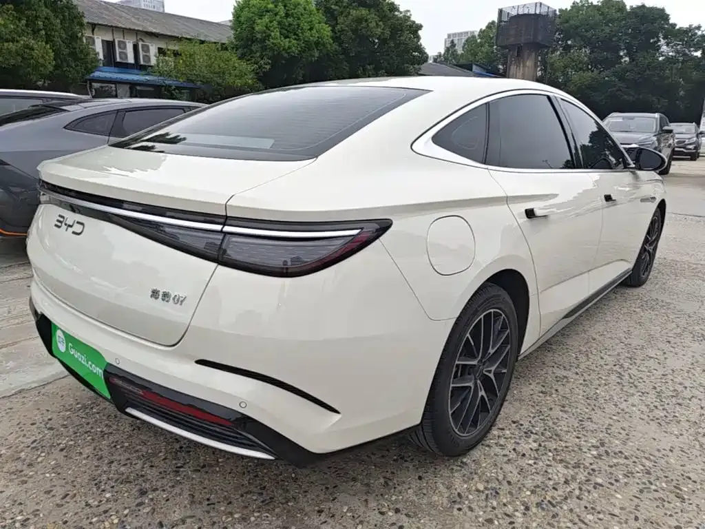 BYD Seal 07 DM-i — фото 10