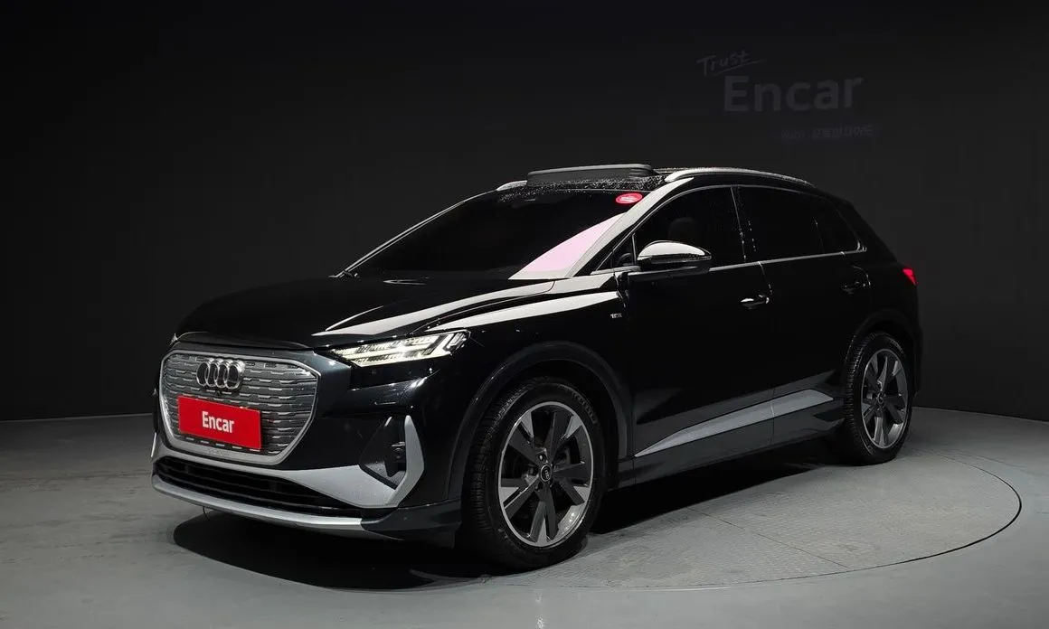 Audi Q4 e-tron — фото 1