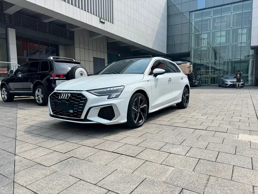 Audi A3 — фото 1