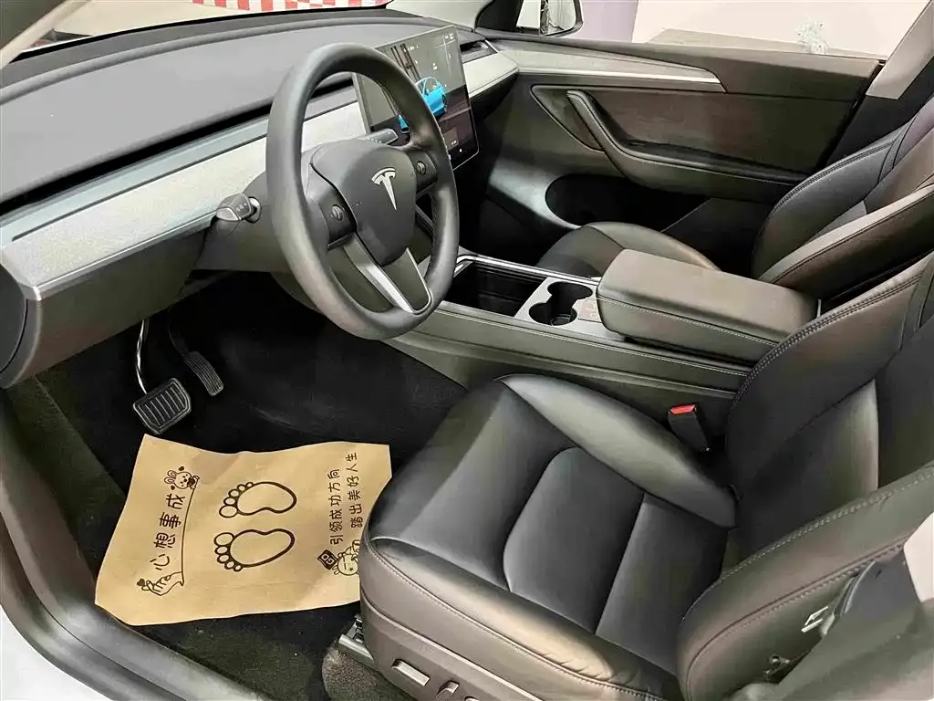 Tesla Model Y — фото 6