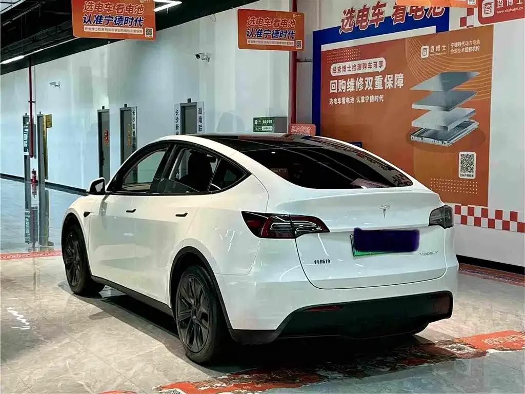 Tesla Model Y — фото 8
