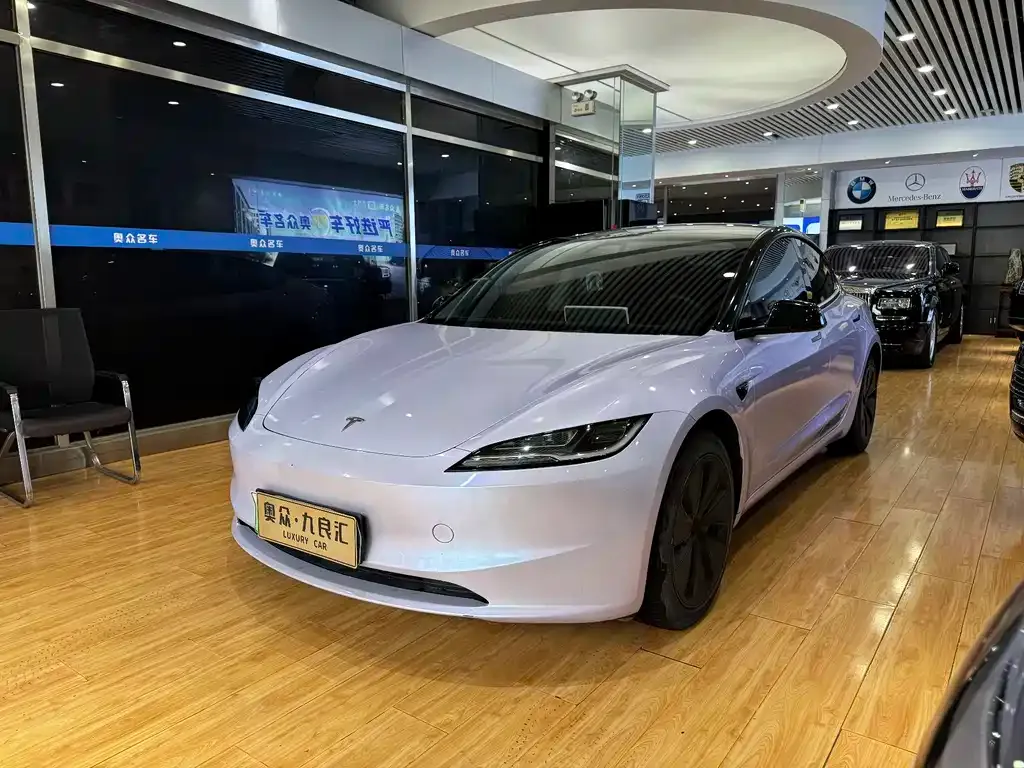 Tesla Model 3 — фото 1