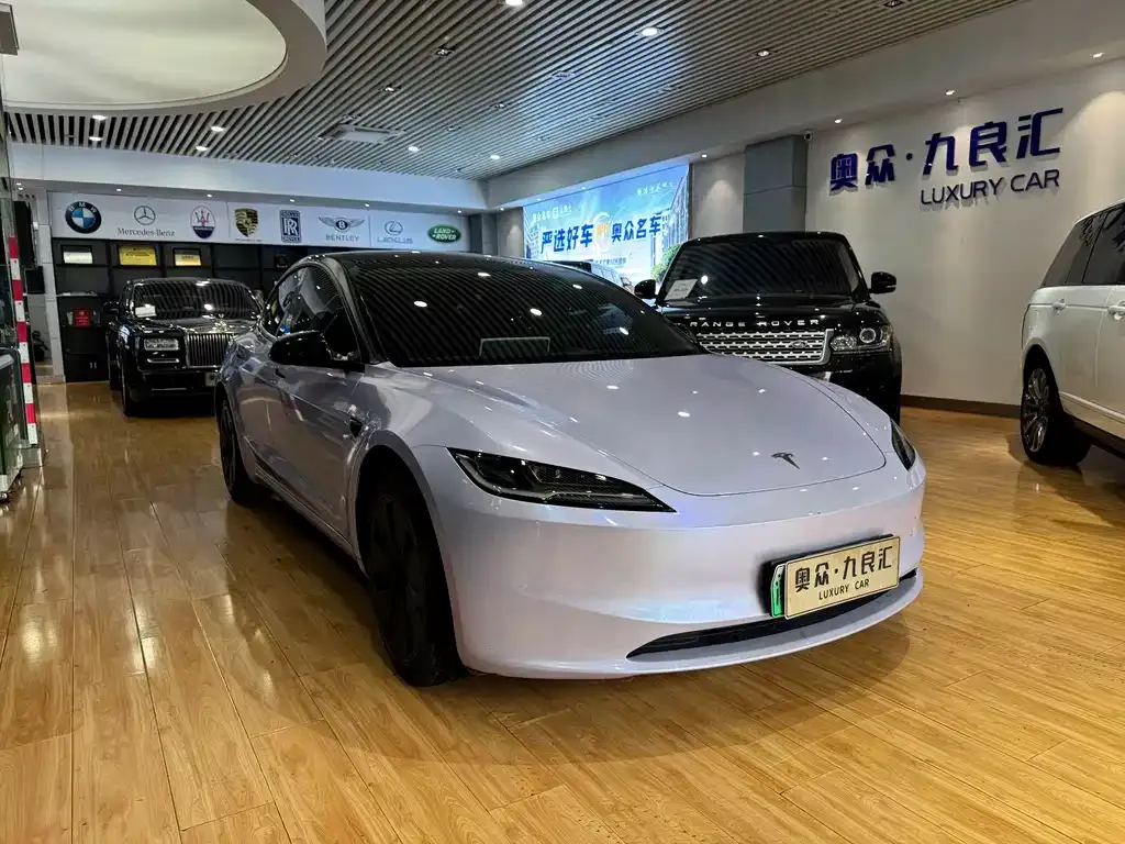Tesla Model 3 — фото 10