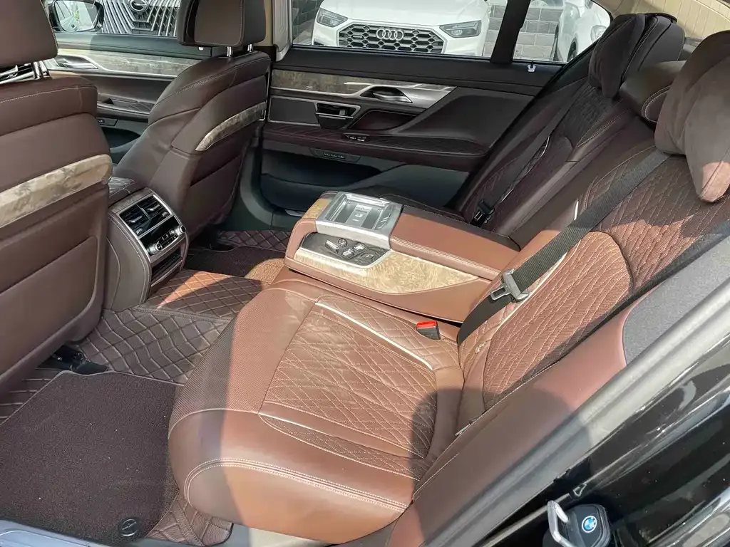 BMW 7 Series — фото 4
