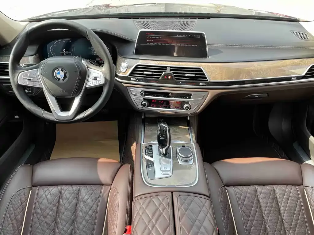 BMW 7 Series — фото 9