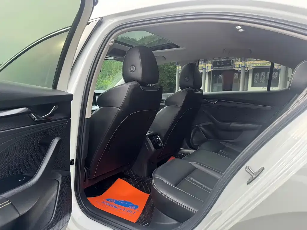 Skoda Octavia — фото 2