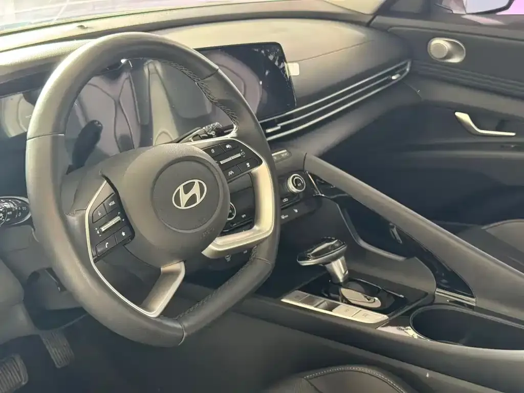 Hyundai Elantra — фото 7