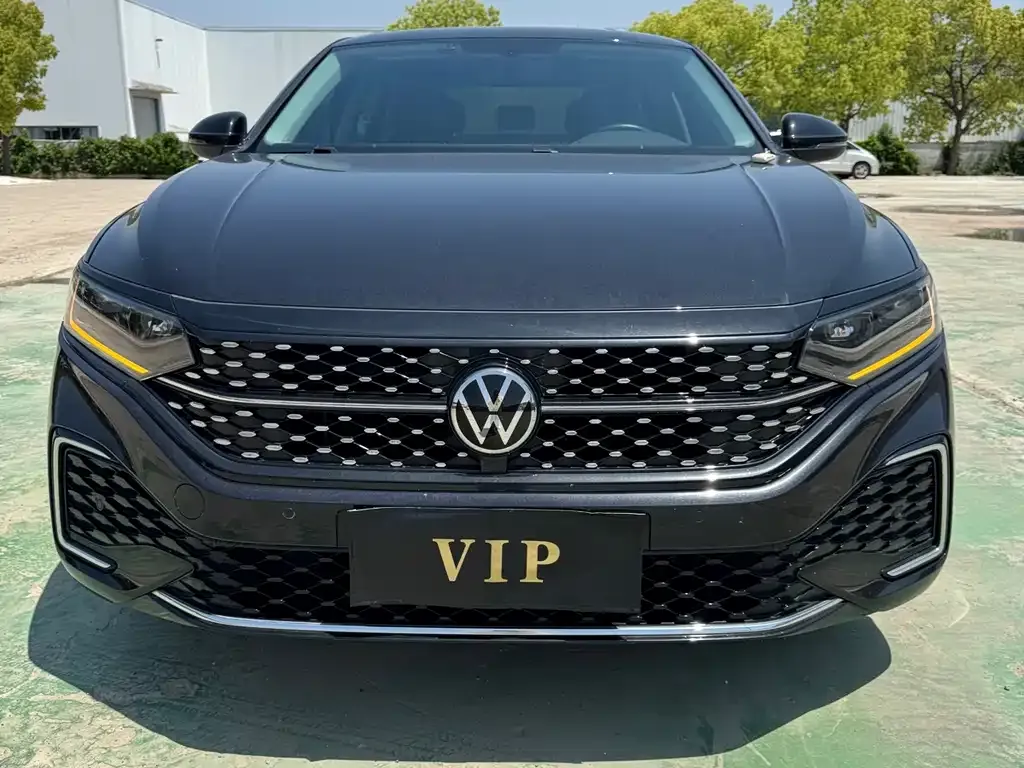 Volkswagen Passat — фото 1