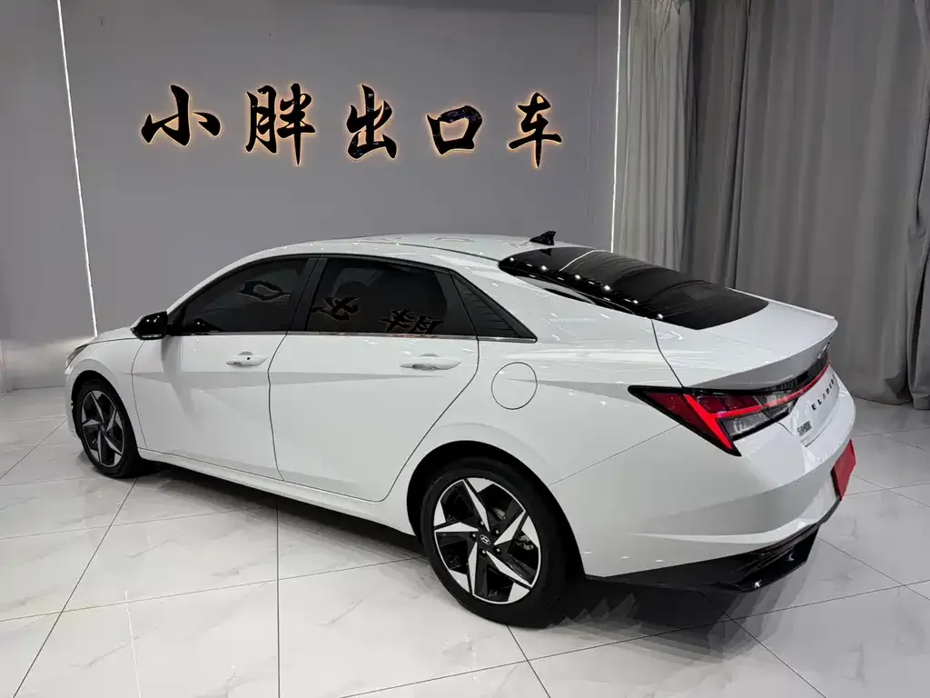 Hyundai Elantra — фото 8