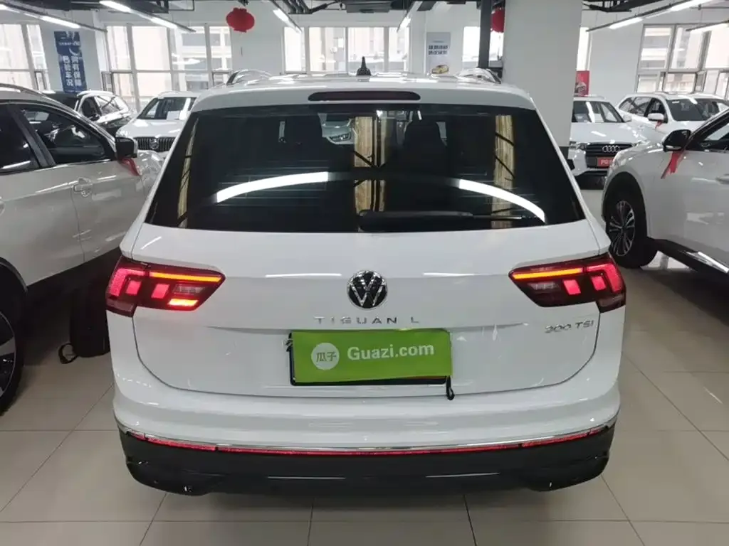 Volkswagen Tiguan L — фото 8