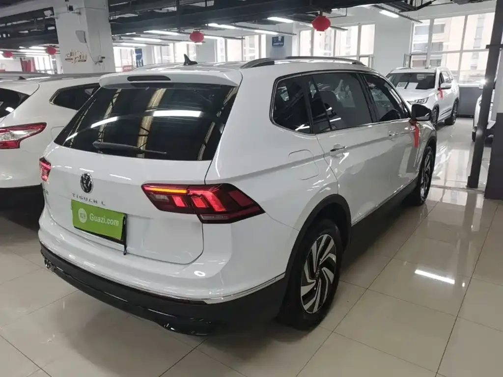Volkswagen Tiguan L — фото 3