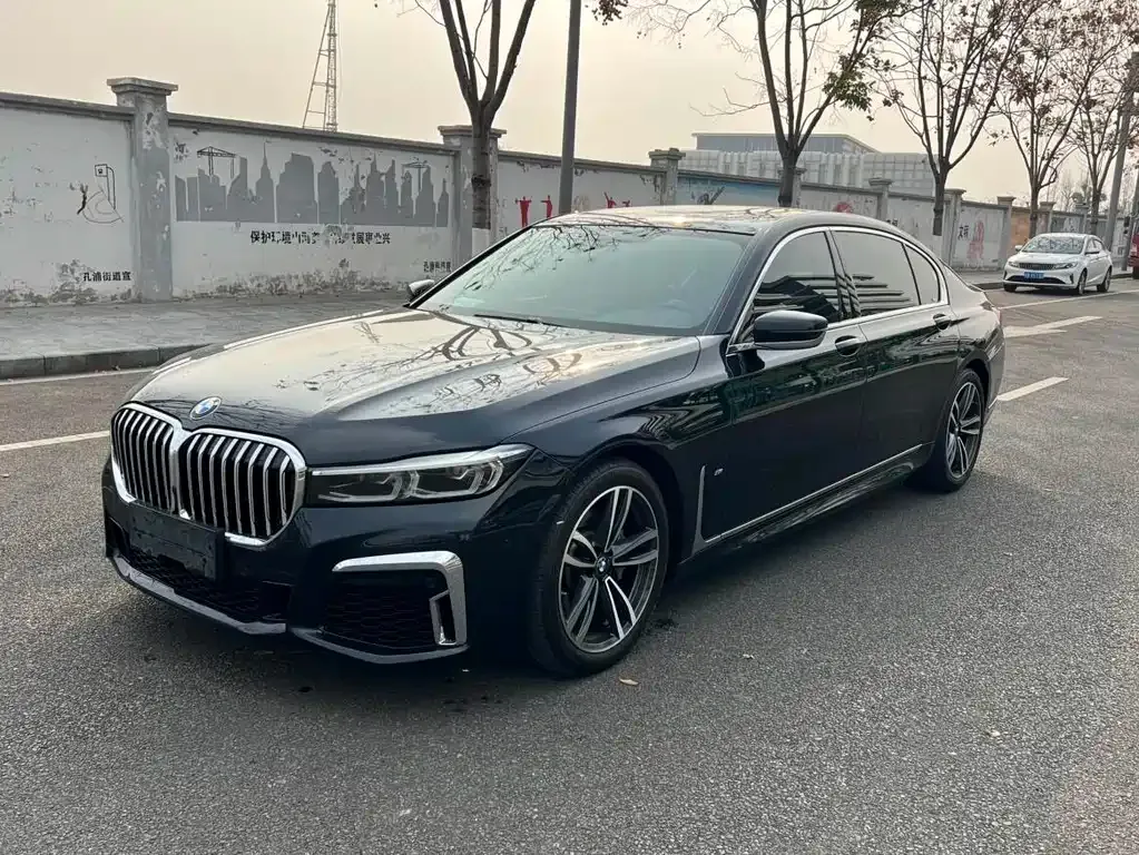 BMW 7 Series — фото 1
