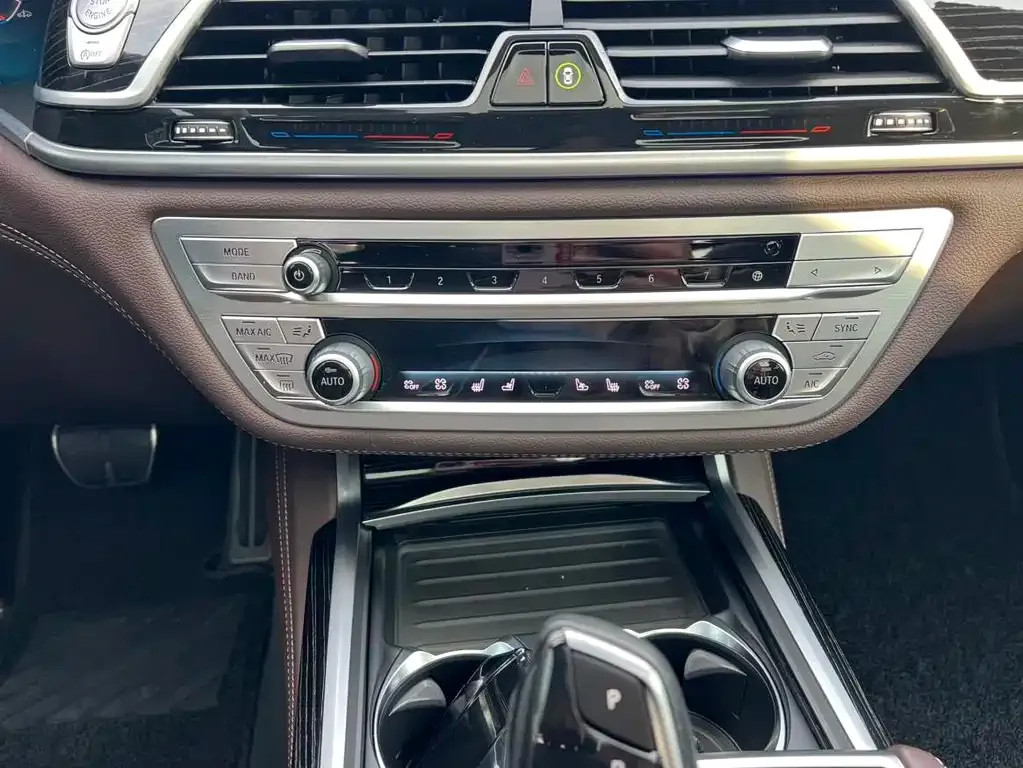 BMW 7 Series — фото 10