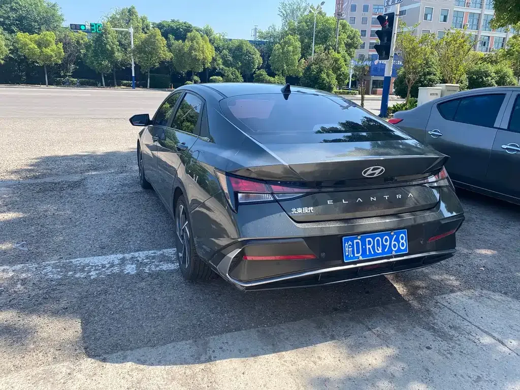 Hyundai Elantra — фото 10