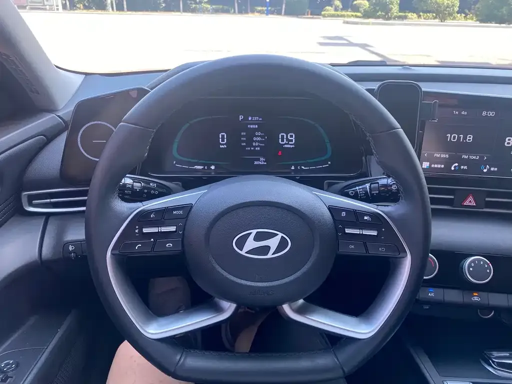 Hyundai Elantra — фото 5