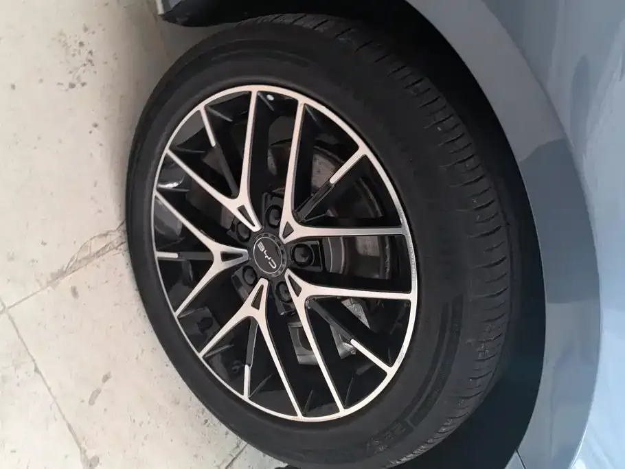 BYD Seal — фото 8