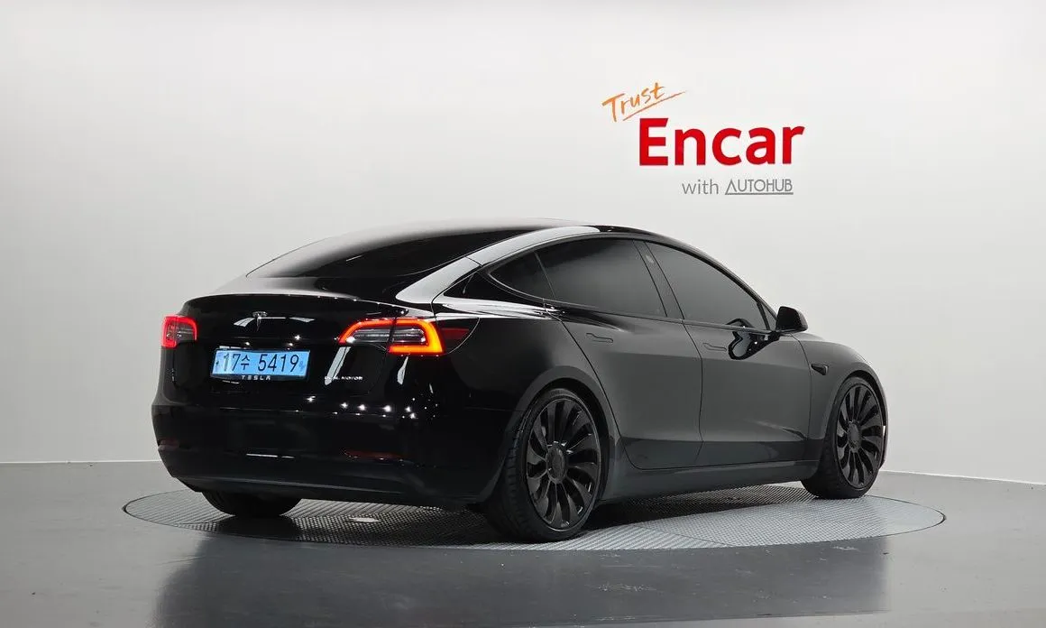 Tesla Model 3 — фото 4