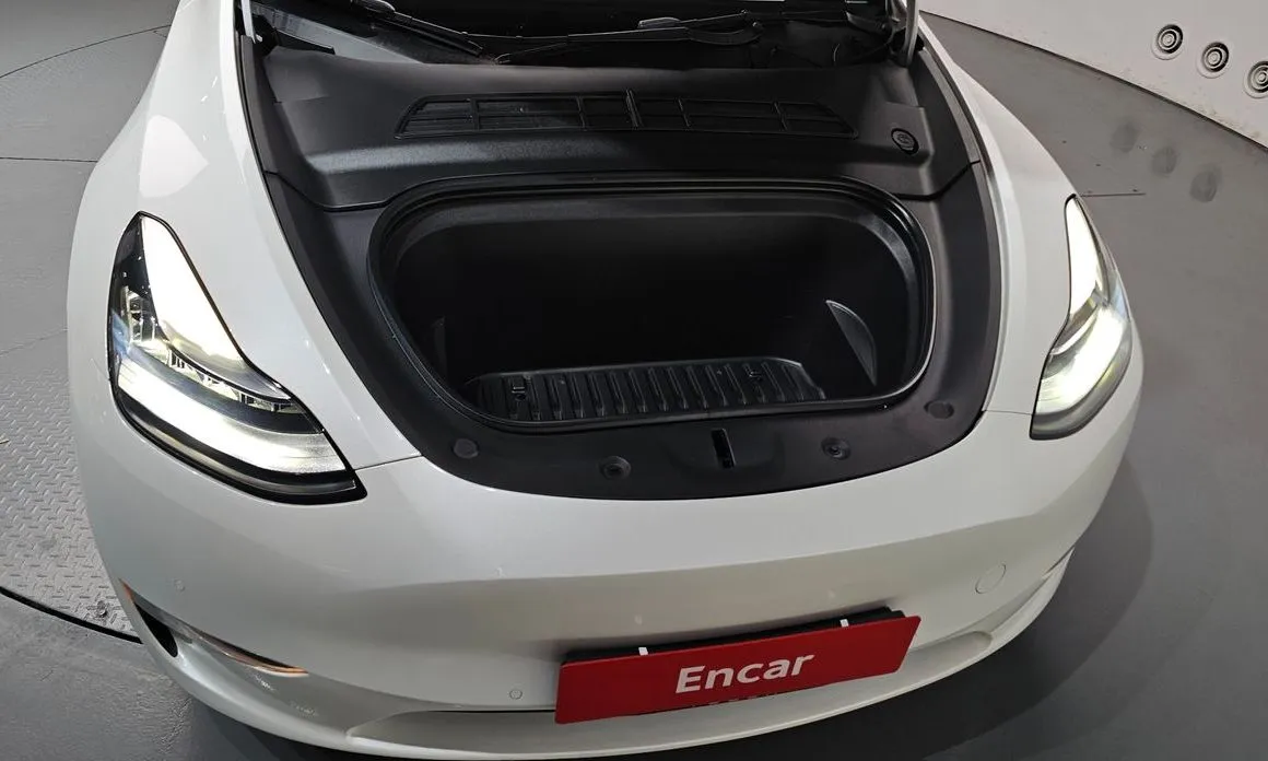 Tesla Model Y — фото 8