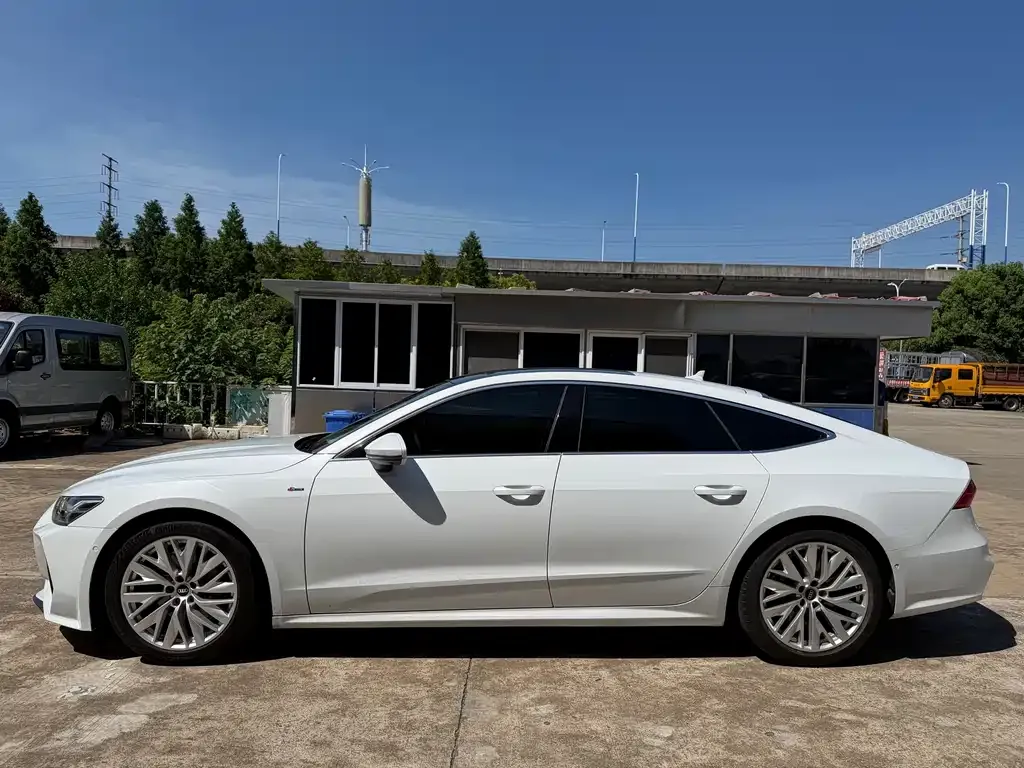Audi A7 2022 из CN, фото 8