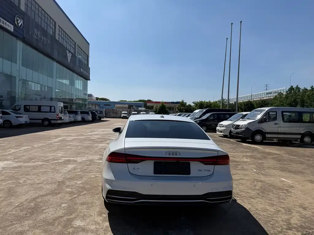 Audi A7 2022 из CN, фото 10