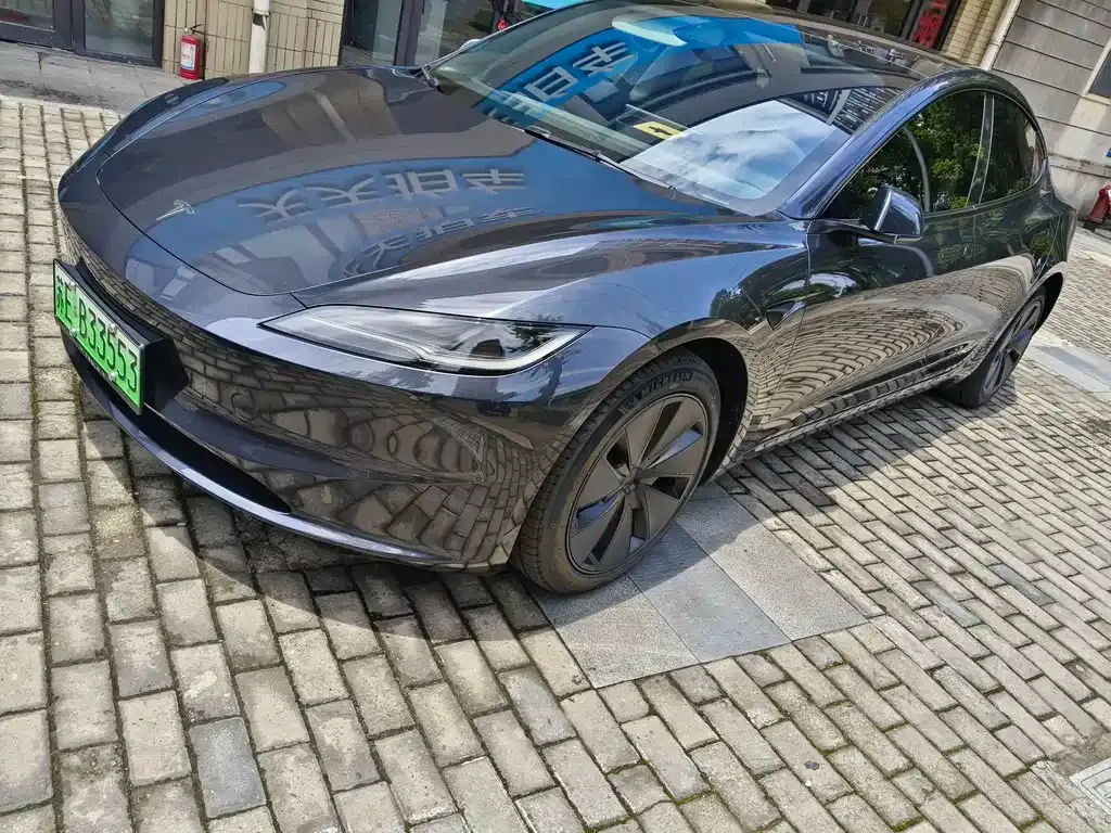 Tesla Model 3 — фото 1
