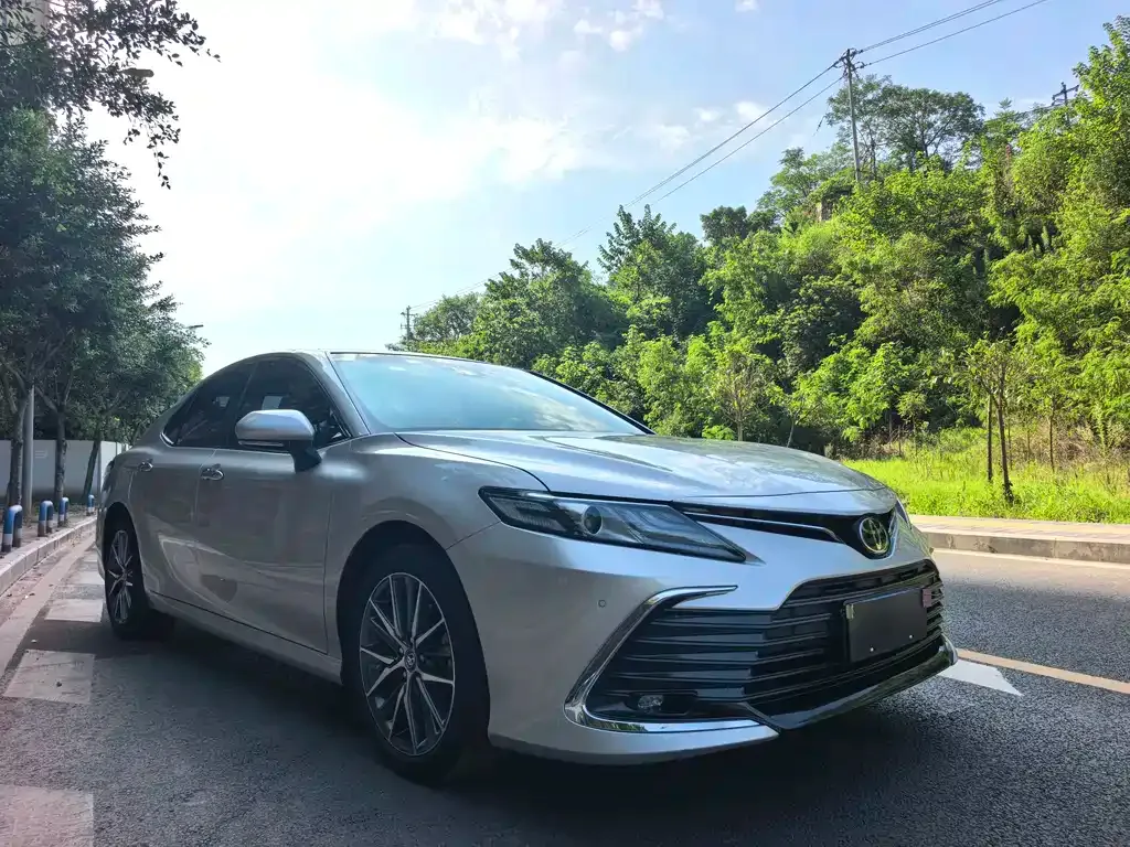 Toyota Camry — фото 9