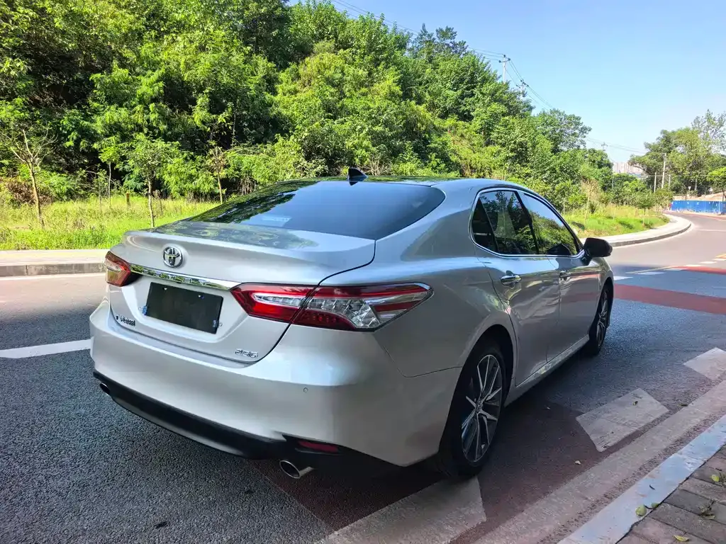 Toyota Camry — фото 6