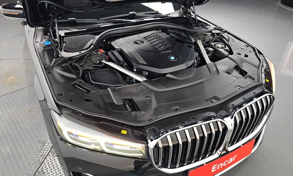 BMW 7-Series — фото 10