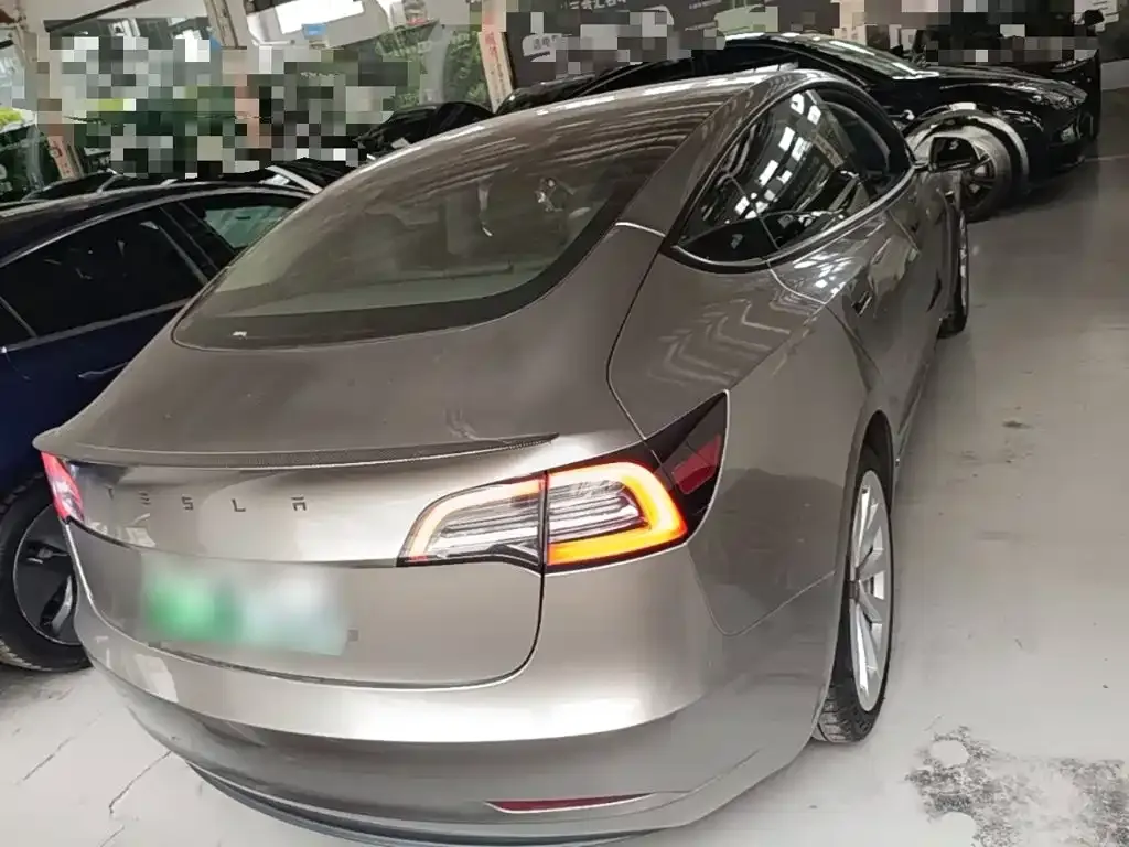 Tesla Model 3 — фото 3