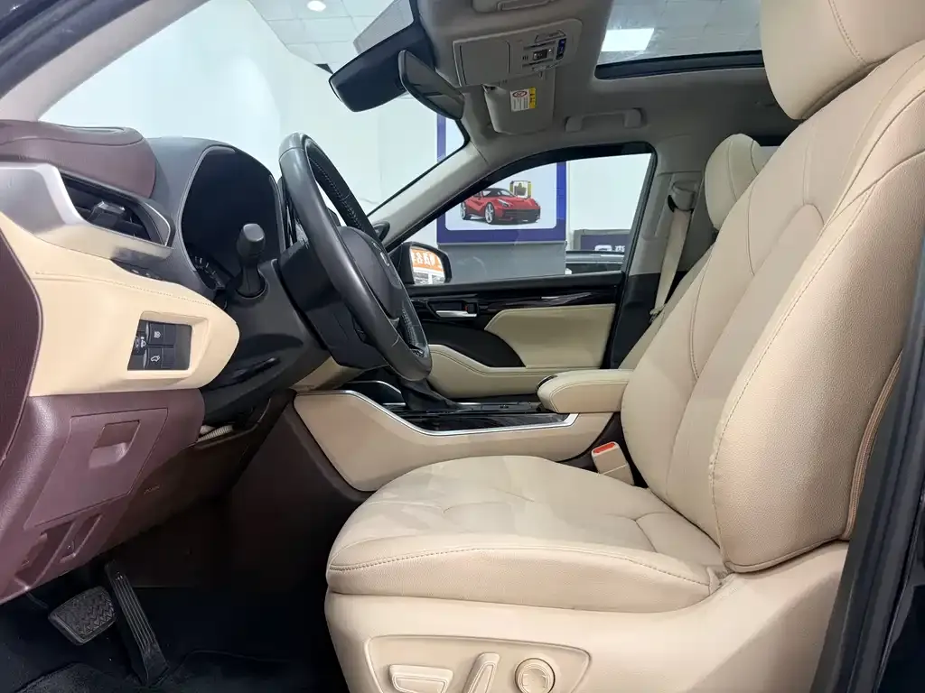 Toyota Highlander — фото 10