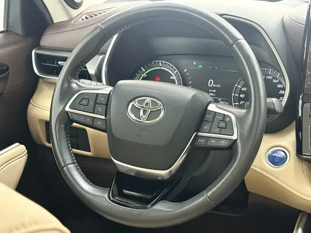Toyota Highlander — фото 8