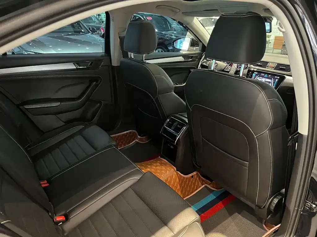 Skoda Superb — фото 8