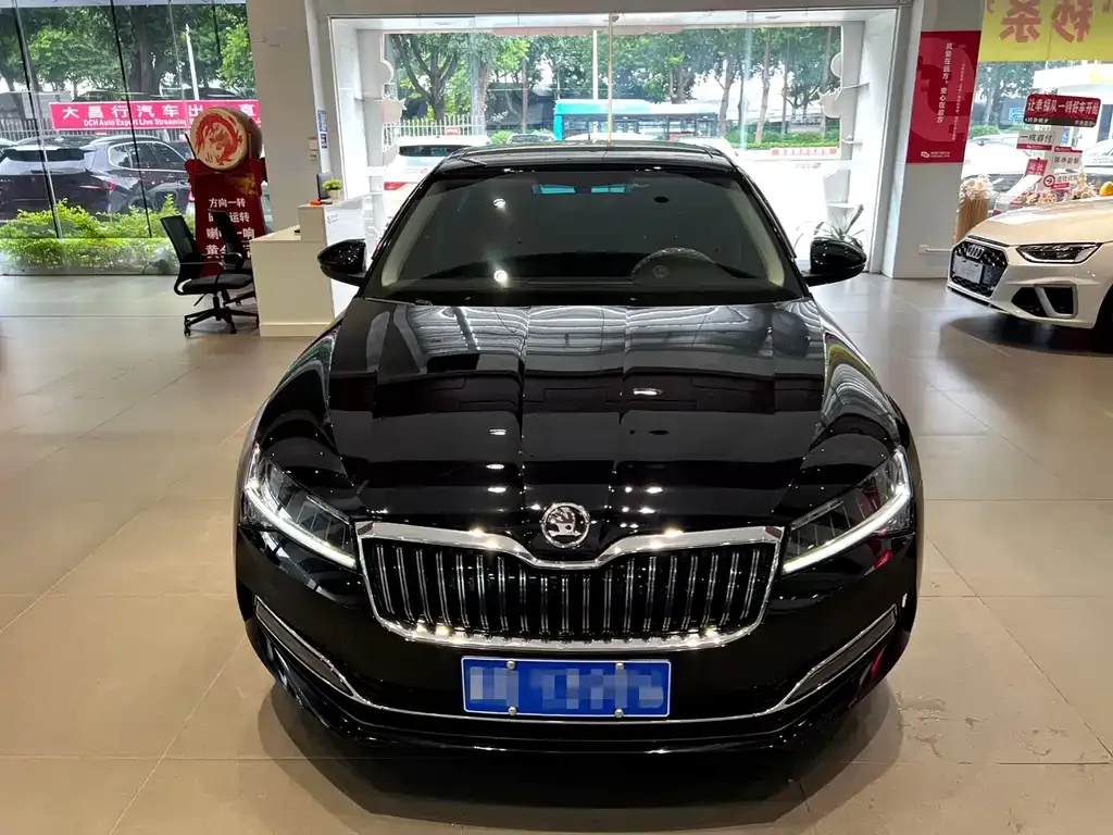 Skoda Superb — фото 5