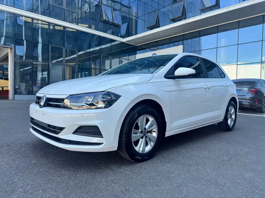 Volkswagen Polo — фото 1