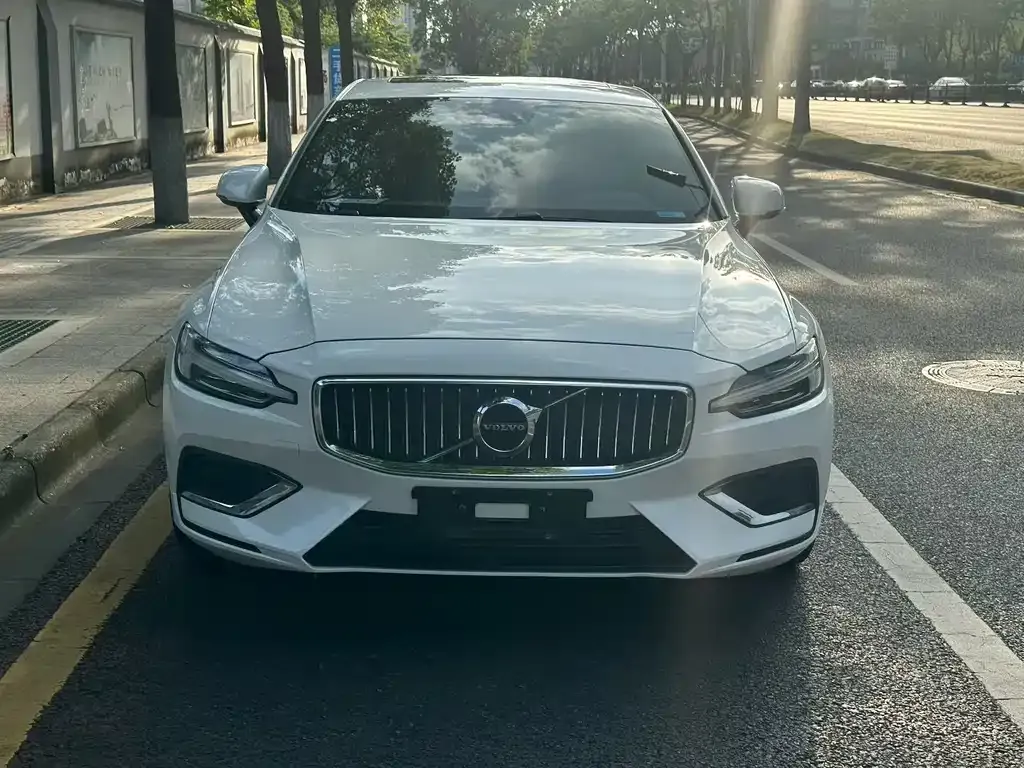Volvo S60 — фото 4