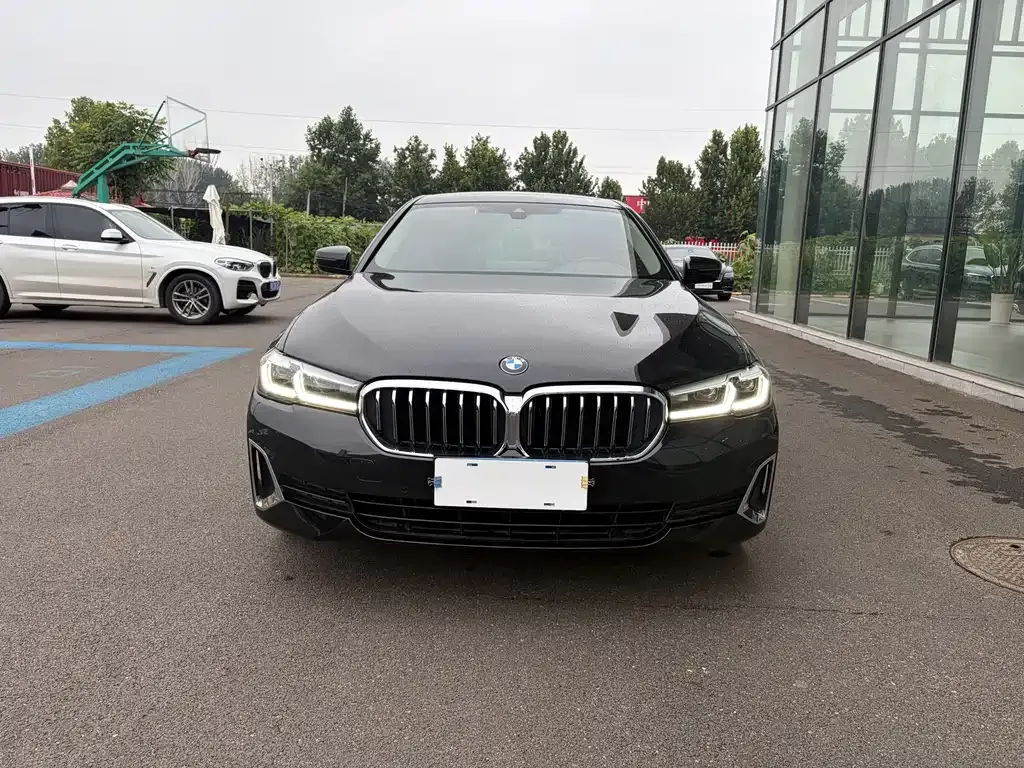 BMW 5 Series — фото 1