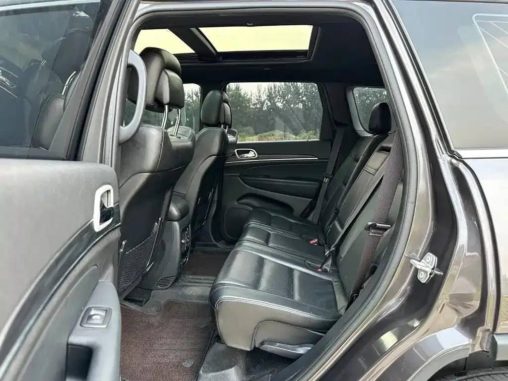 Jeep Grand Cherokee (Import) — фото 2