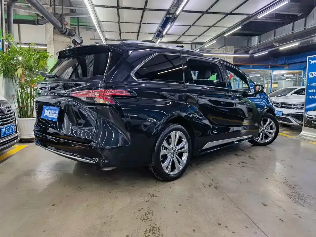 Toyota Sienna — фото 6