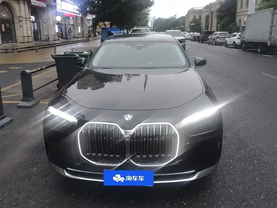 BMW 7 Series — фото 10