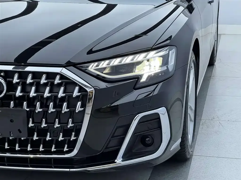 Audi A8 — фото 6