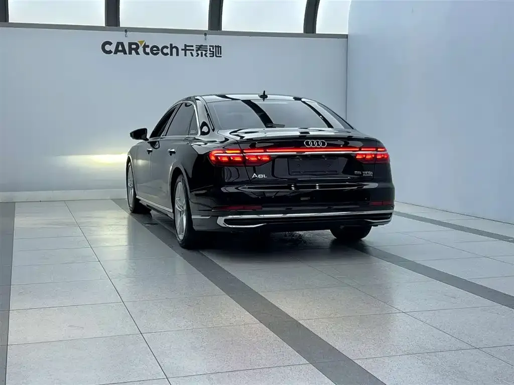 Audi A8 — фото 4