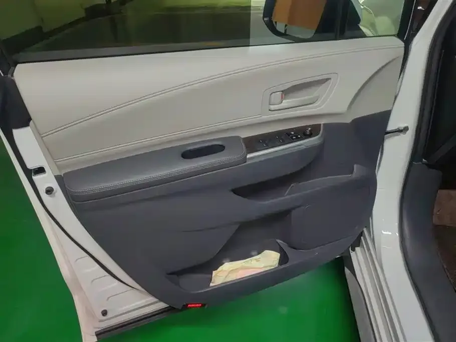 Toyota Granvia 2024 из CN, фото 8