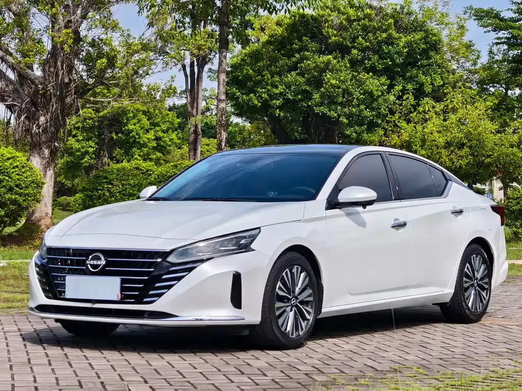 Nissan Teana — фото 1