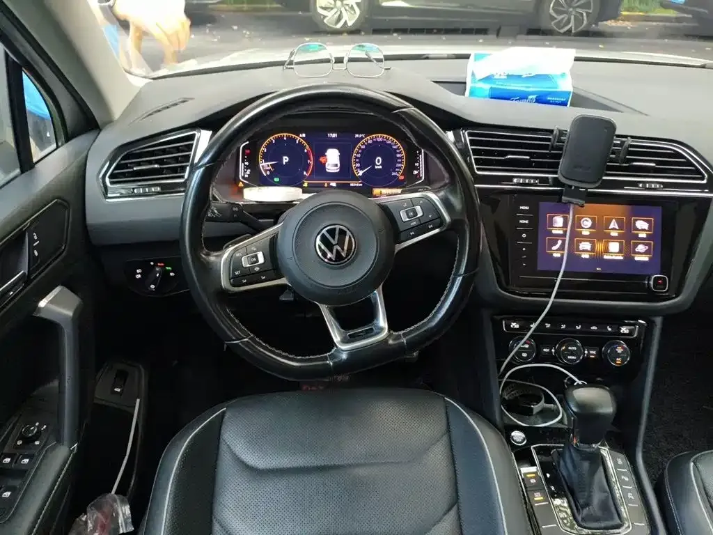 Volkswagen Tiguan L — фото 8