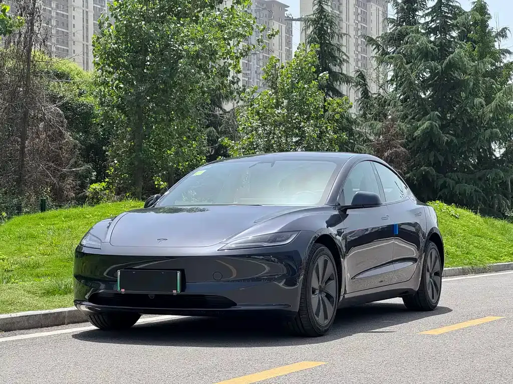 Tesla Model 3 — фото 1