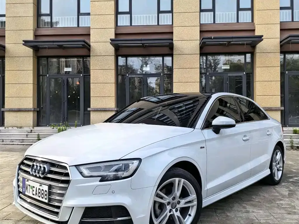 Audi A3 — фото 1