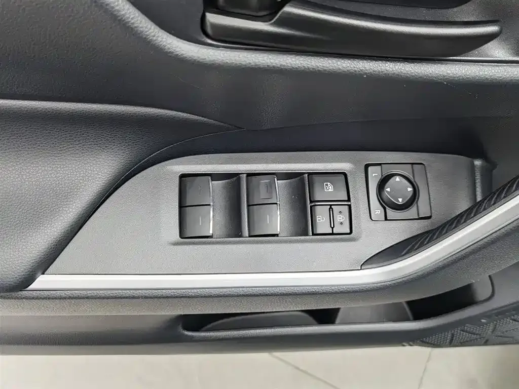 Toyota RAV4 2023 из CN, фото 7