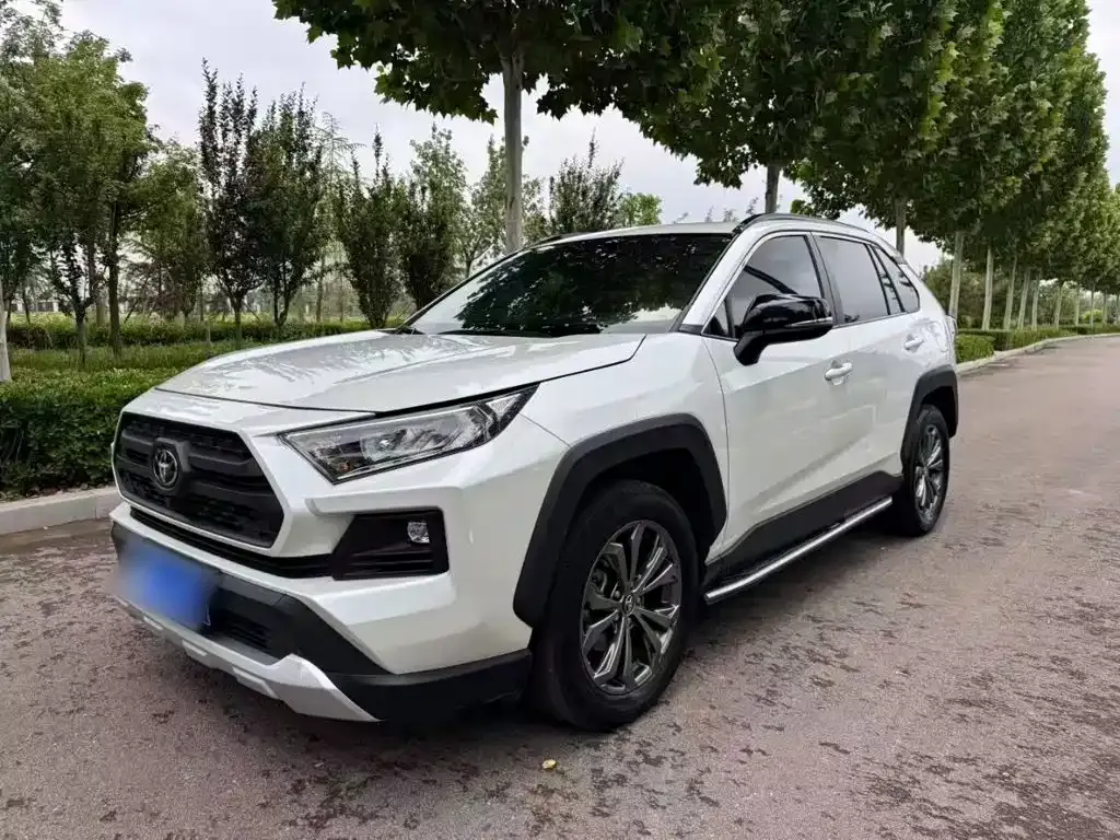 Toyota RAV4 — фото 9