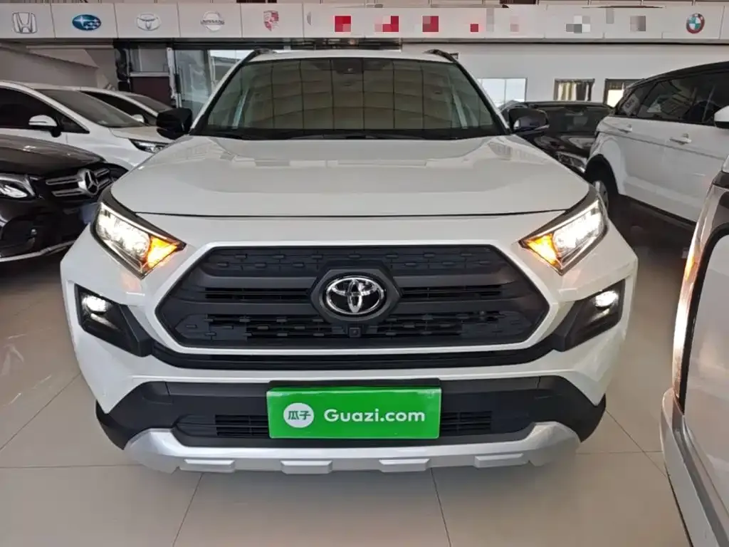 Toyota RAV4 — фото 3