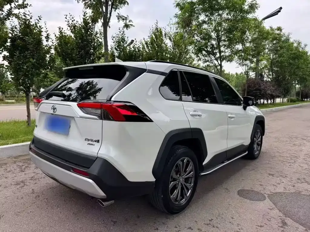 Toyota RAV4 — фото 10